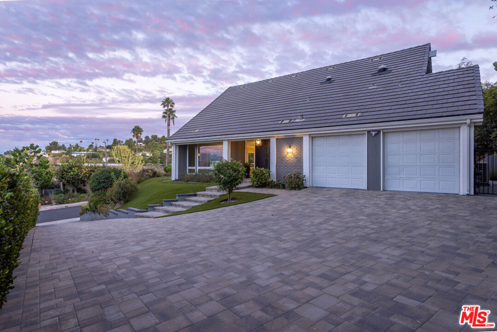 4711 Hermano Drive, Los Angeles, CA 91356 — photo 1