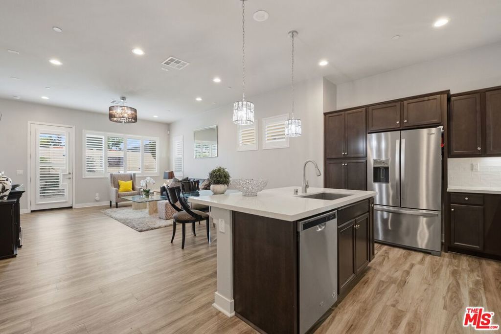 547 Daniel Freeman Circle, Inglewood, CA 90301 — photo 1