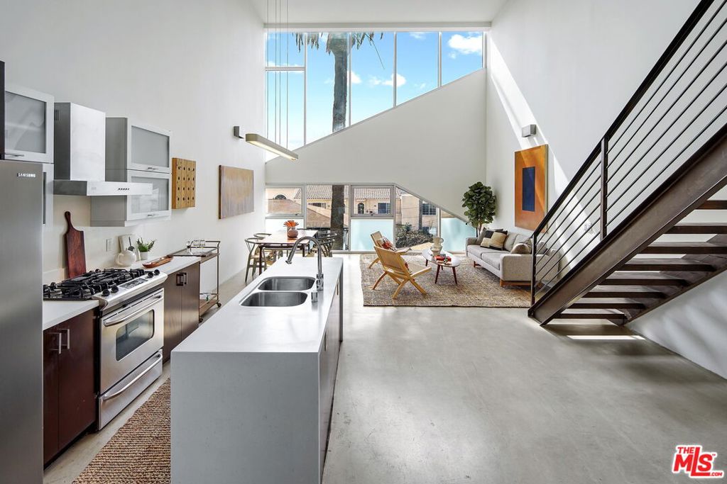 803 Wilcox Avenue 10, Los Angeles, CA 90038 — photo 1