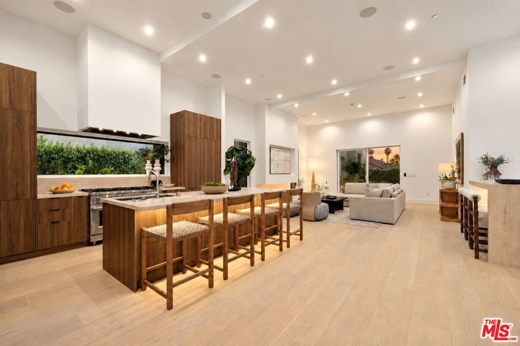 1120 S Lucerne Boulevard, Los Angeles, CA 90019 — photo 1
