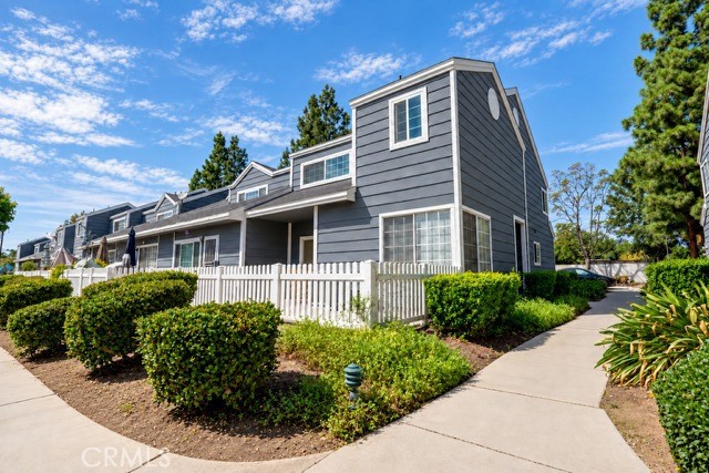 2233 S Fern