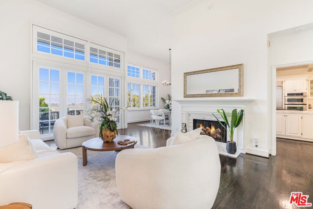 2204 The Terrace, Los Angeles, CA 90049 — photo 1