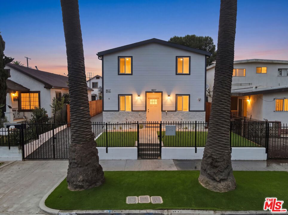 8637 Orchard Avenue, Los Angeles, CA 90044 — photo 1