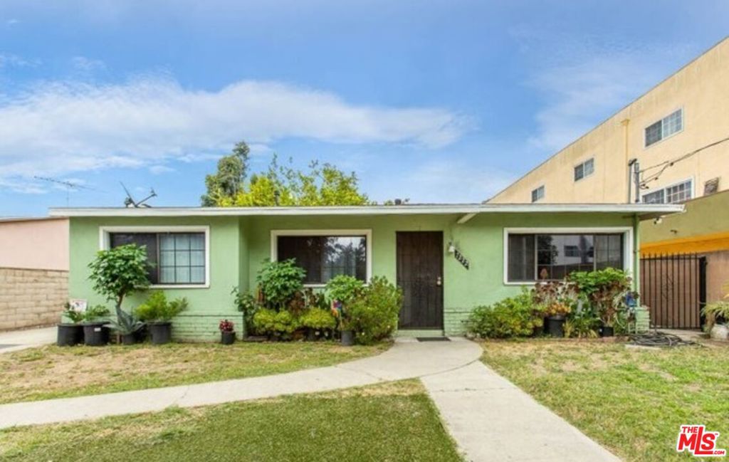 7222 Tyrone Avenue, Los Angeles, CA 91405 — photo 1