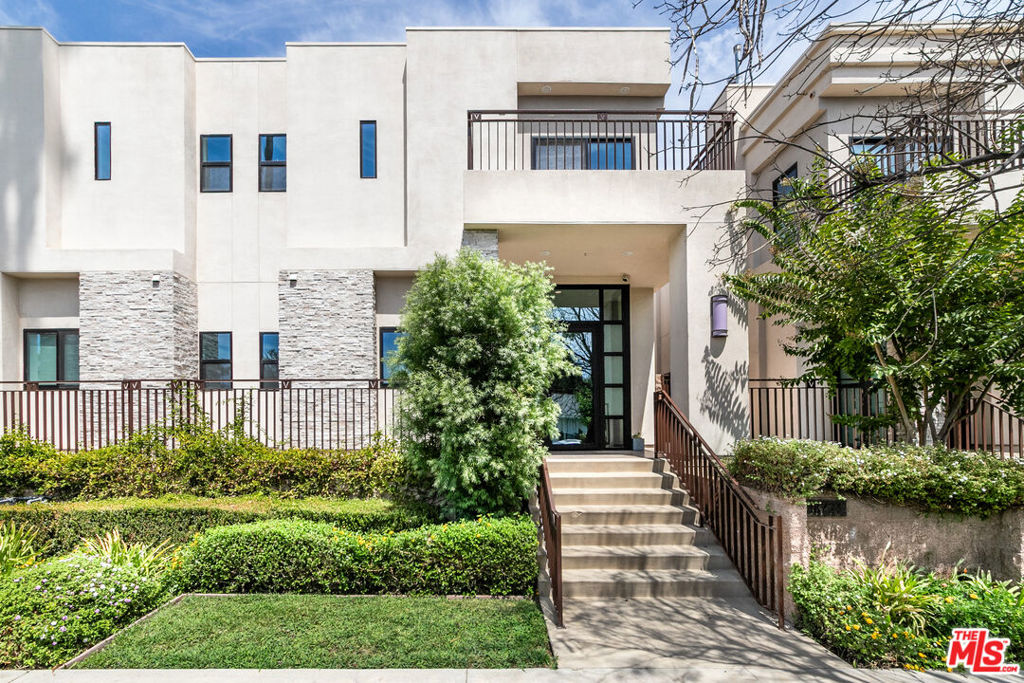 18723 Redwing Street, Tarzana, CA 91356 — photo 1