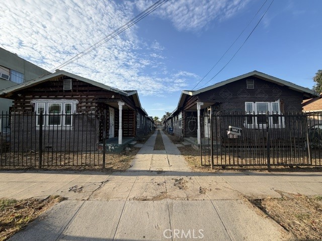 1094 W 39th, Los Angeles, CA 90037 — photo 1