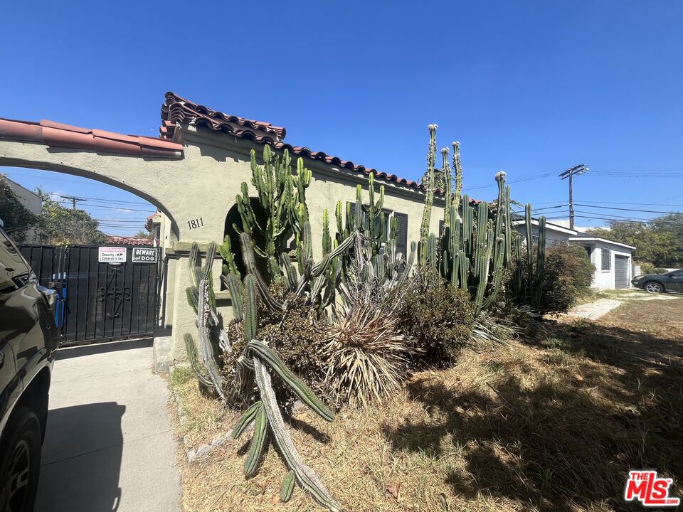 1811 S Burnside Avenue, Los Angeles, CA 90019 — photo 1