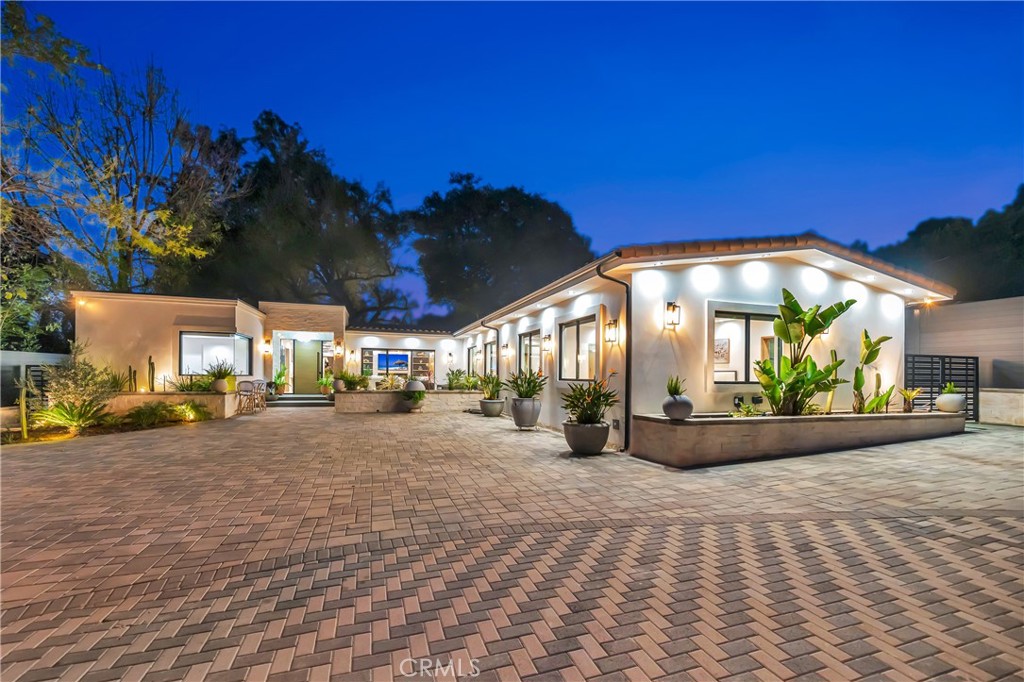 19225 Rosita, Tarzana, CA 91356 — photo 1