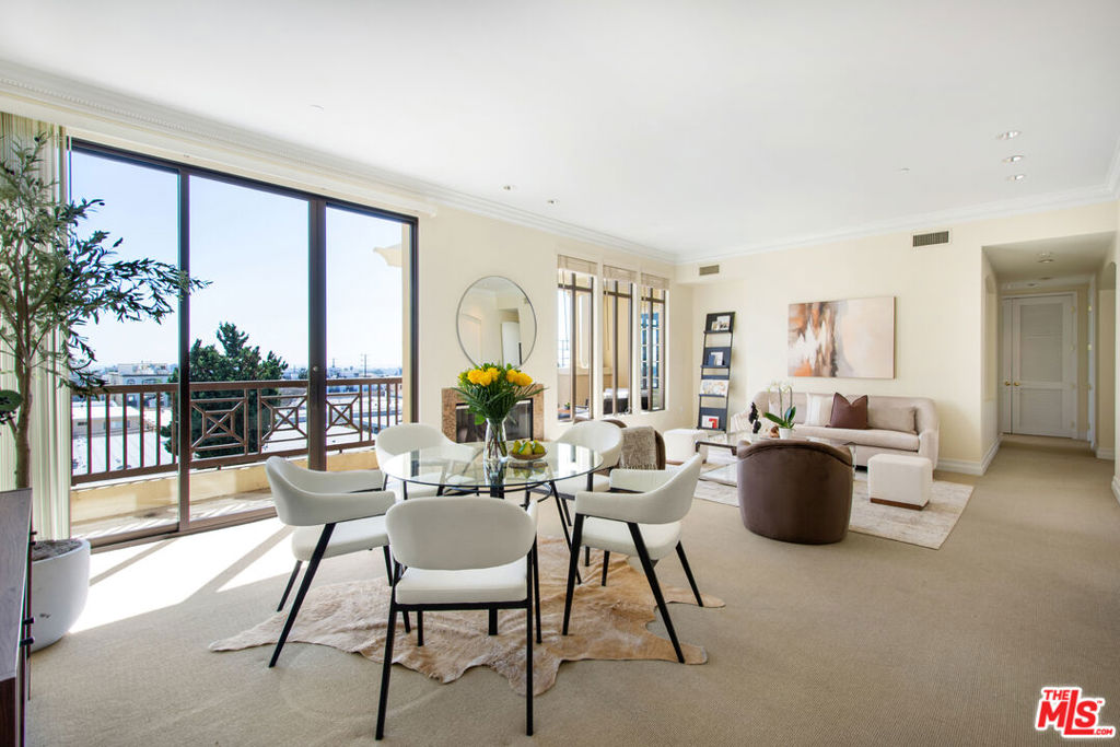11847 Gorham Avenue 403, Los Angeles, CA 90049 — photo 1