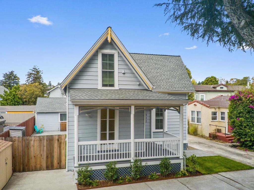 922 Mission Street, Santa Cruz, CA 95060 — photo 1