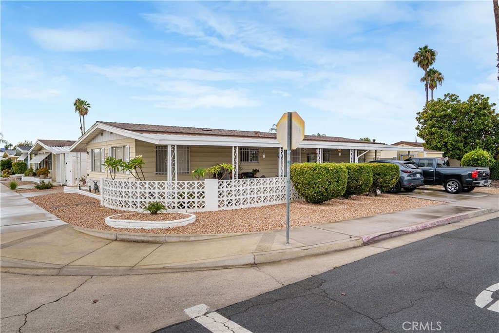 925 S Palm, Hemet, CA 92543 — photo 1