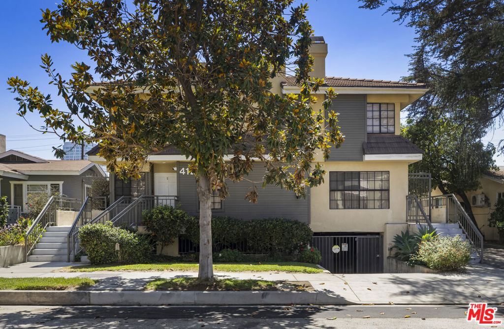412 W Dryden Street 2, Glendale, CA 91202 — photo 1