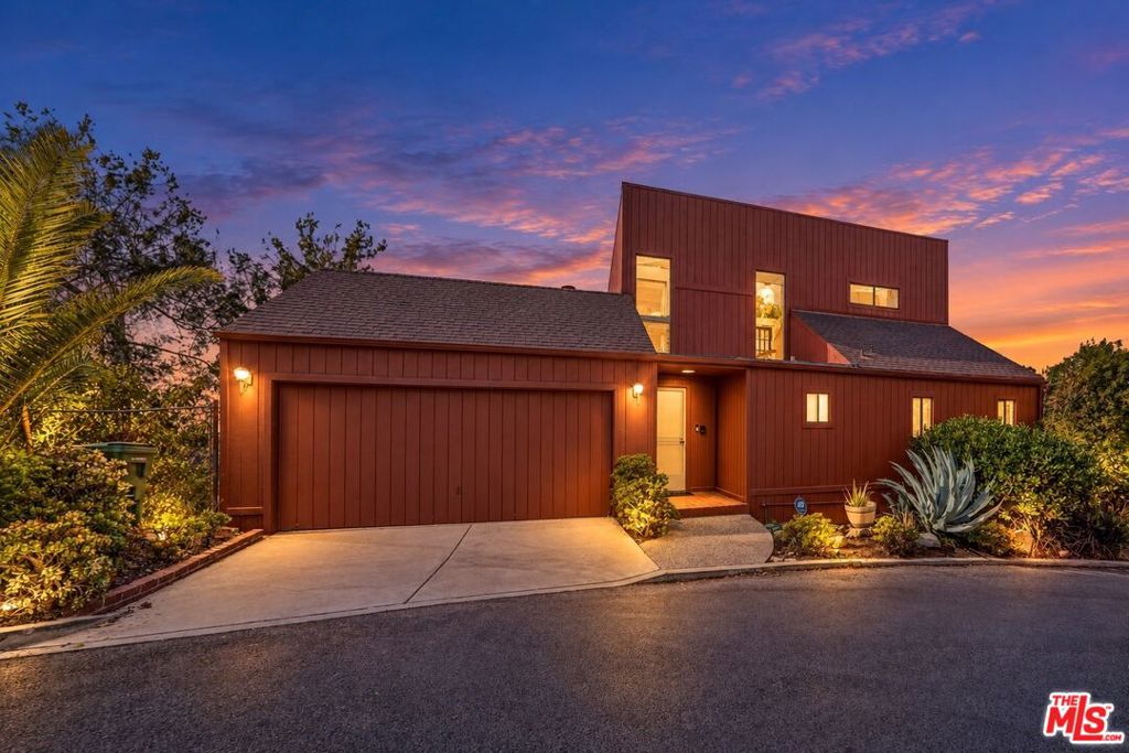 2541 Canyon Oak Drive, Los Angeles, CA 90068 — photo 1