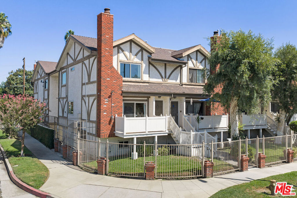 13959 Victory Boulevard 1, Los Angeles, CA 91401 — photo 1