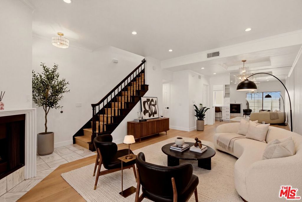 5145 Yarmouth Avenue 19, Los Angeles, CA 91316 — photo 1