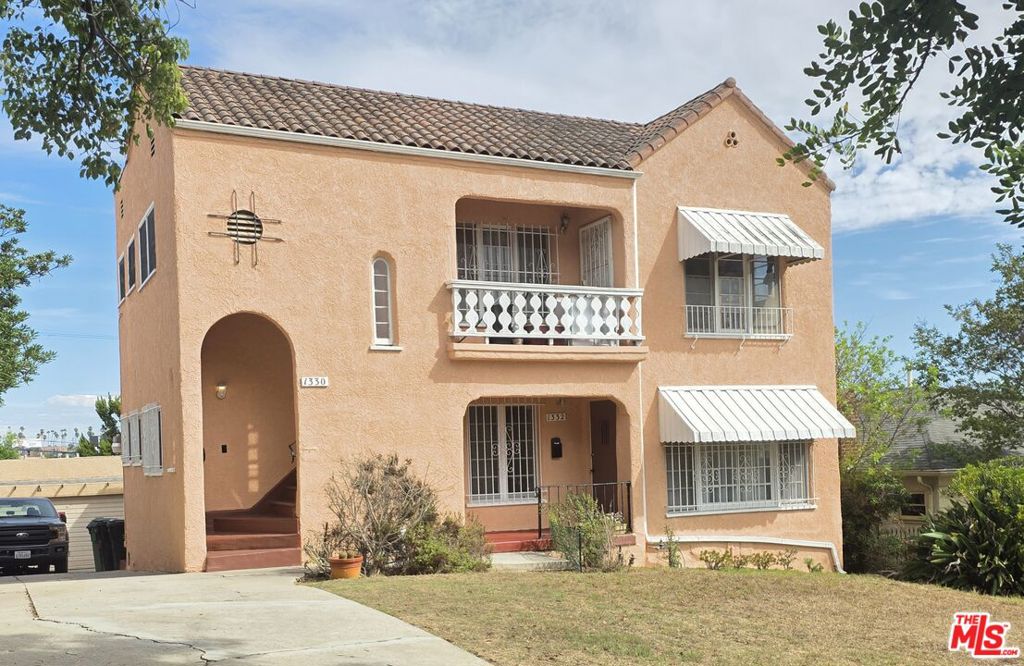 1330 Keniston Avenue, Los Angeles, CA 90019 — photo 1
