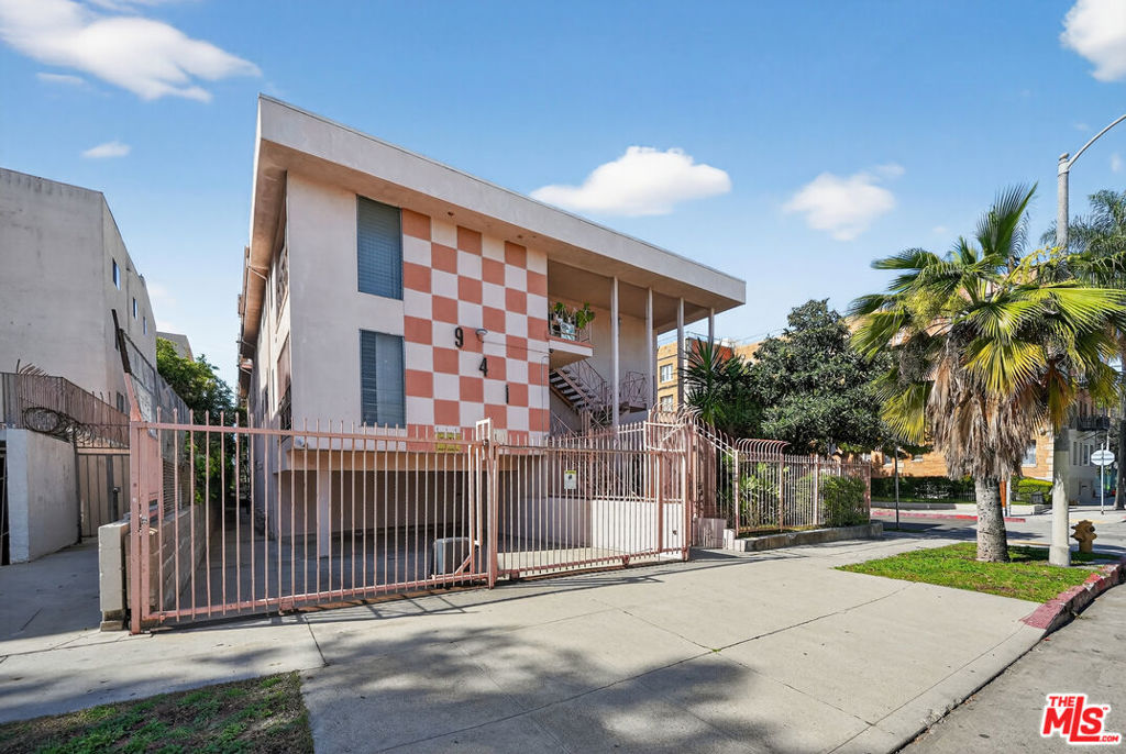 941 S Gramercy Place, Los Angeles, CA 90019 — photo 1