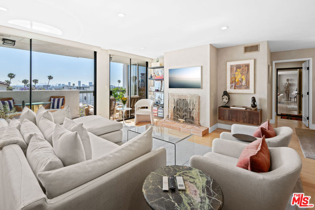 321 N Oakhurst Drive 601, Beverly Hills, CA 90210 — photo 1