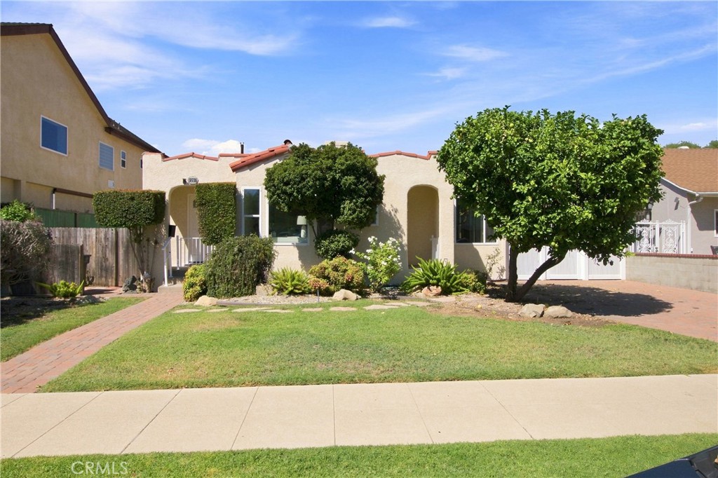 2207 N Lamer Street, Burbank, CA 91504 — photo 1