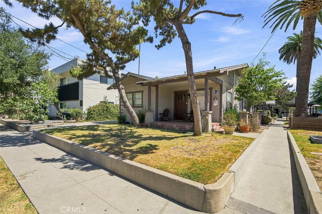 146 N Holliston, Pasadena, CA 91106 — photo 1