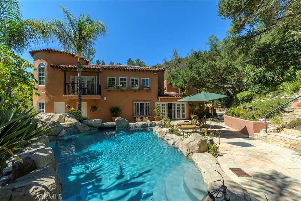 2401 Cascadia Drive, Glendale, CA 91206 — photo 1