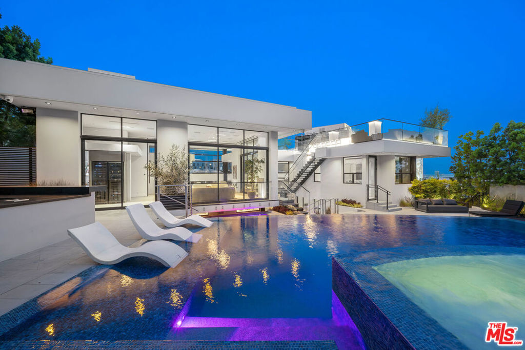 1317 Londonderry Place, Los Angeles, CA 90069 — photo 1