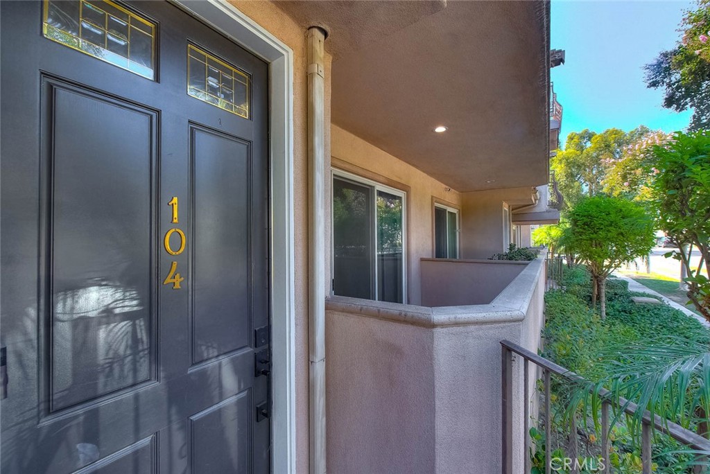 572 E San Jose Avenue 104, Burbank, CA 91501 — photo 1