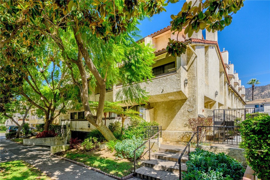 543 W Stocker Street 14, Glendale, CA 91202 — photo 1