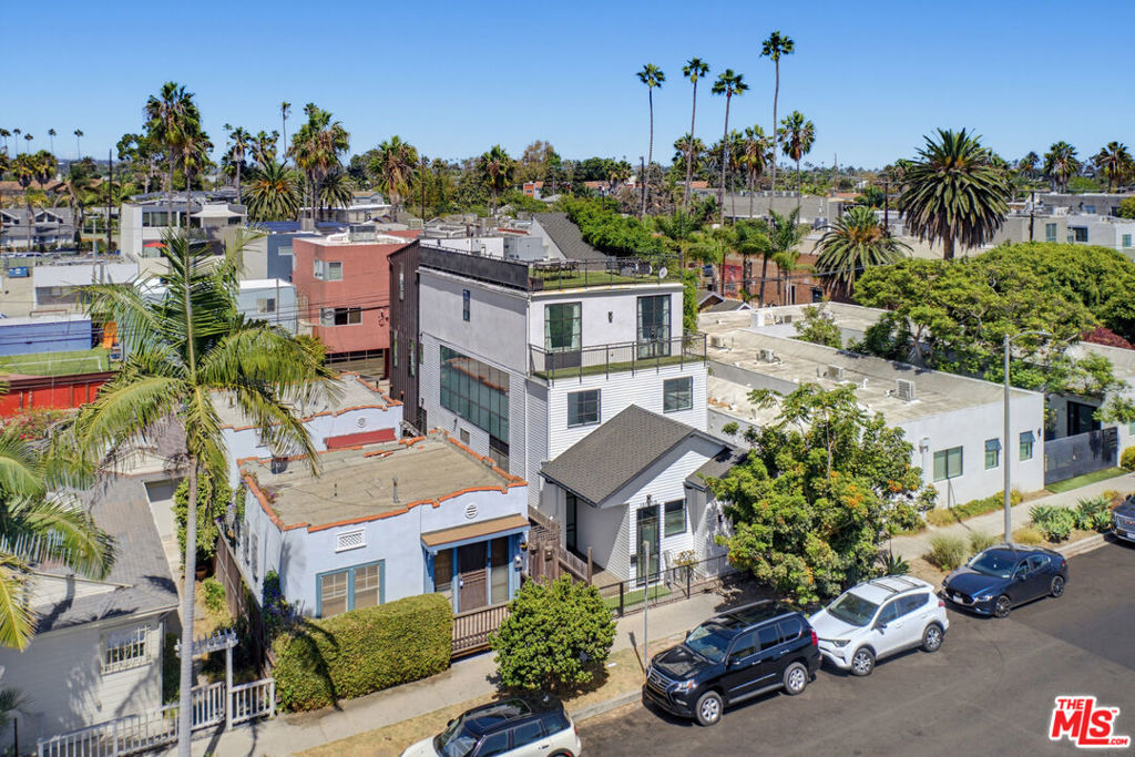 1317 Cabrillo Avenue, Los Angeles, CA 90291 — photo 1