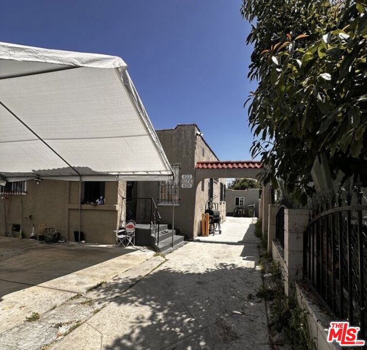 822 E 84th Place, Los Angeles, CA 90001 — photo 1
