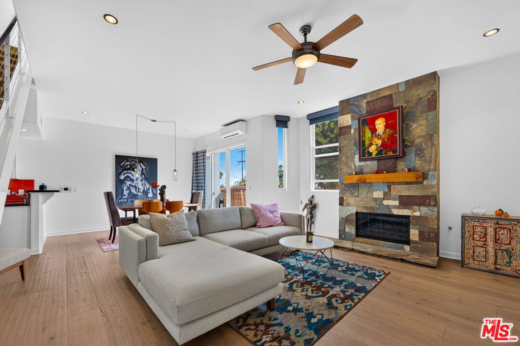 650 Rose Avenue 2, Venice, CA 90291 — photo 1