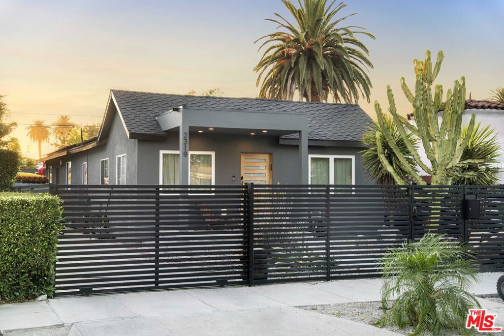 2319 S Cloverdale Avenue, Los Angeles, CA 90016 — photo 1