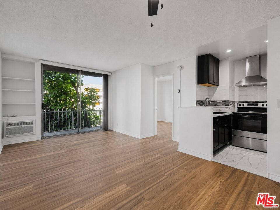 210 S La Fayette Park Place 201, Los Angeles, CA 90057 — photo 1