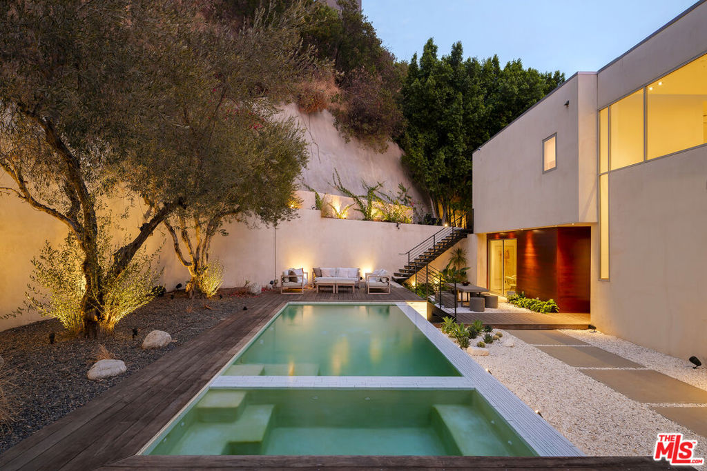 1700 Queens Court, Los Angeles, CA 90069 — photo 1