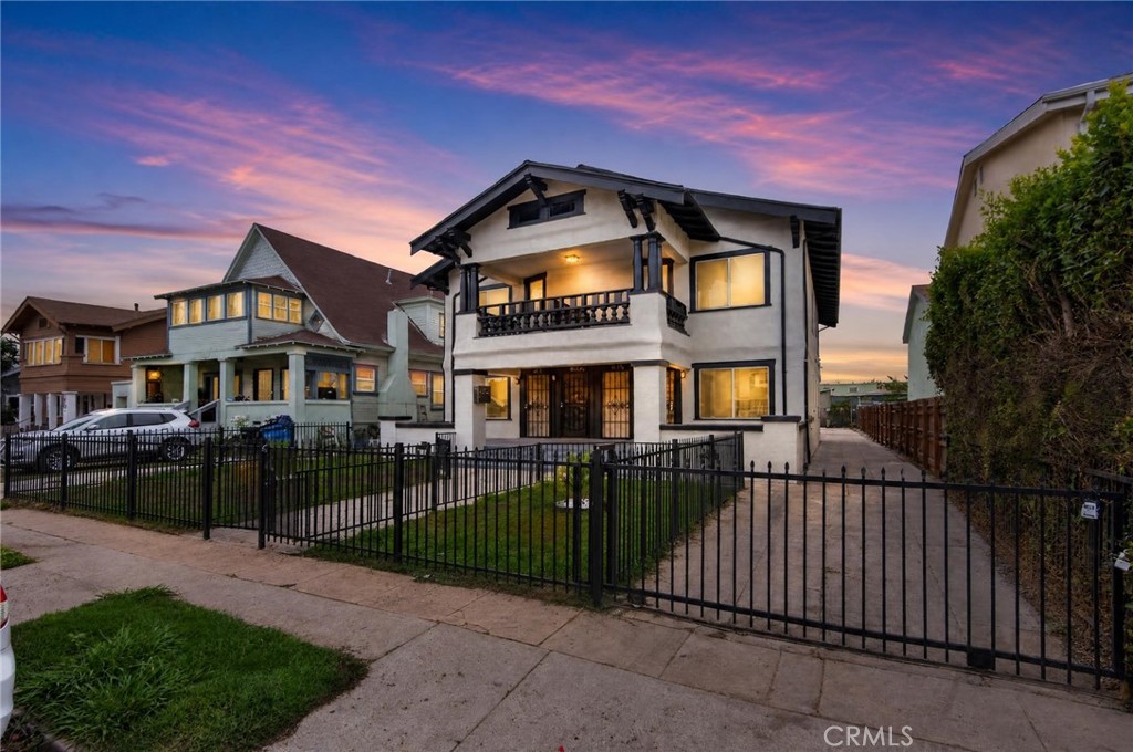 611 W 46th, Los Angeles, CA 90037 — photo 1