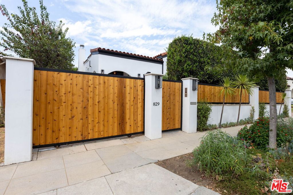 829 N Stanley Avenue, Los Angeles, CA 90046 — photo 1
