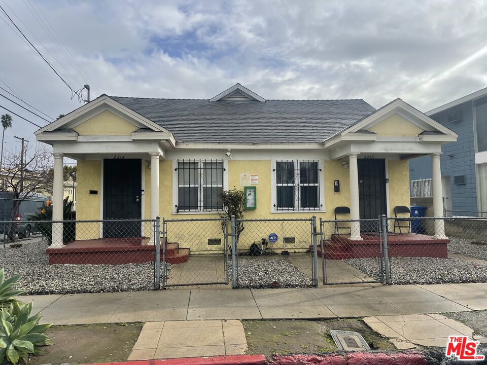 2711 Cimarron Street, Los Angeles, CA 90018 — photo 1