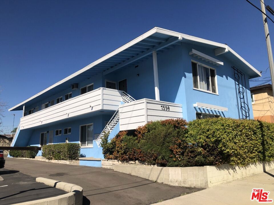 7539 N Hollywood Way, Los Angeles, CA 91505 — photo 1