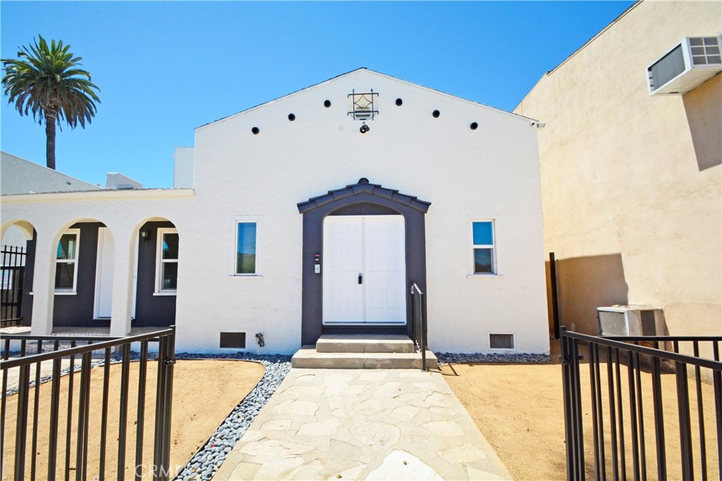 911 Pacific Avenue, Long Beach, CA 90813 — photo 1