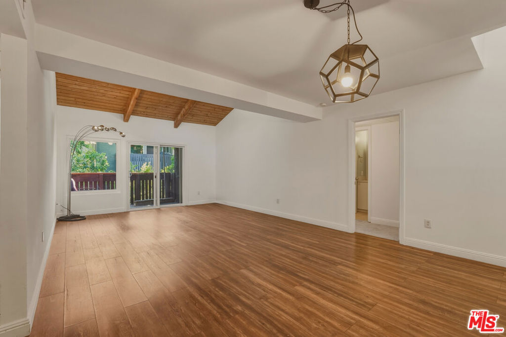 18350 Hatteras Street 250, Tarzana, CA 91356 — photo 1