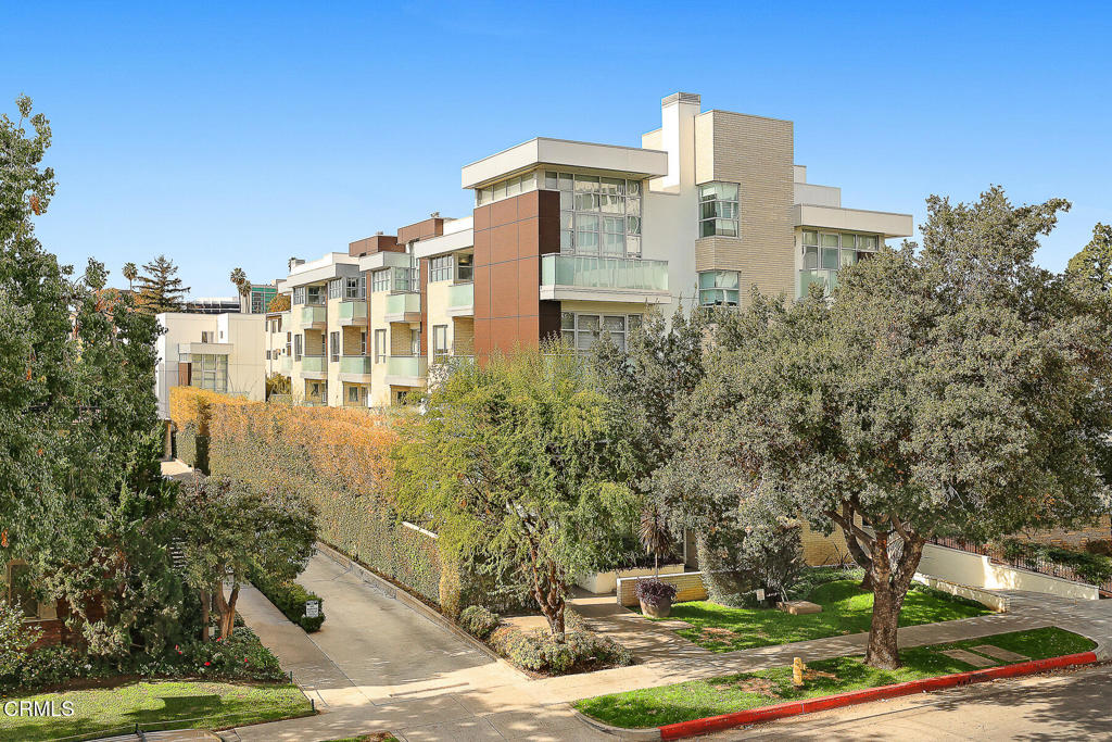 257 S Hudson Avenue 301, Pasadena, CA 91101 — photo 1