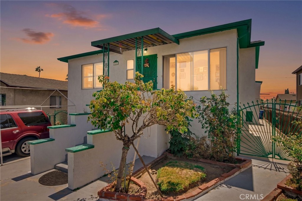 828 W 73rd Street, Los Angeles, CA 90044 — photo 1
