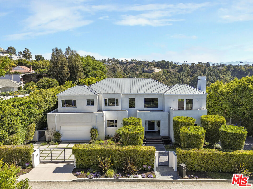1116 Linda Flora Drive, Los Angeles, CA 90049 — photo 1