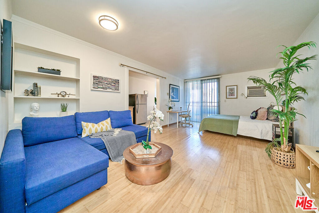 425 S Kenmore Avenue 104, Los Angeles, CA 90020 — photo 1