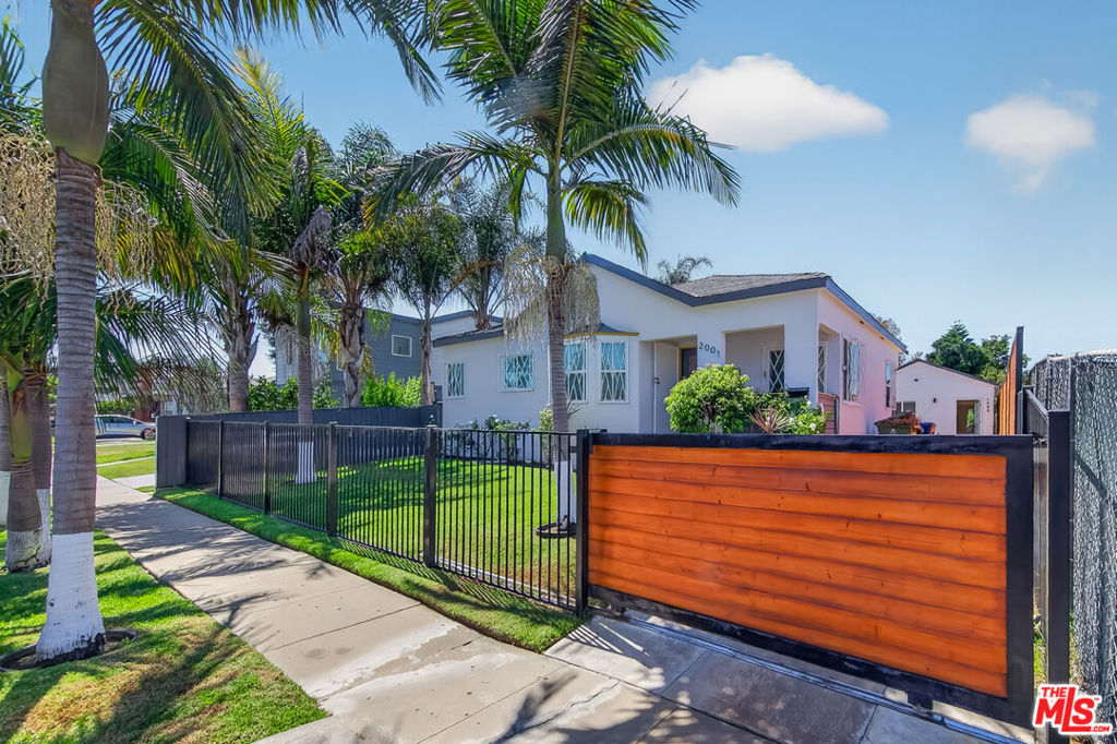 2001 S Spaulding Avenue, Los Angeles, CA 90016 — photo 1