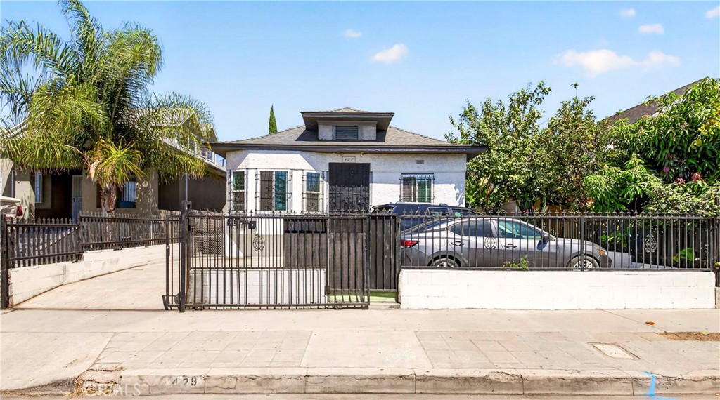 427 E 43rd Street, Los Angeles, CA 90011 — photo 1