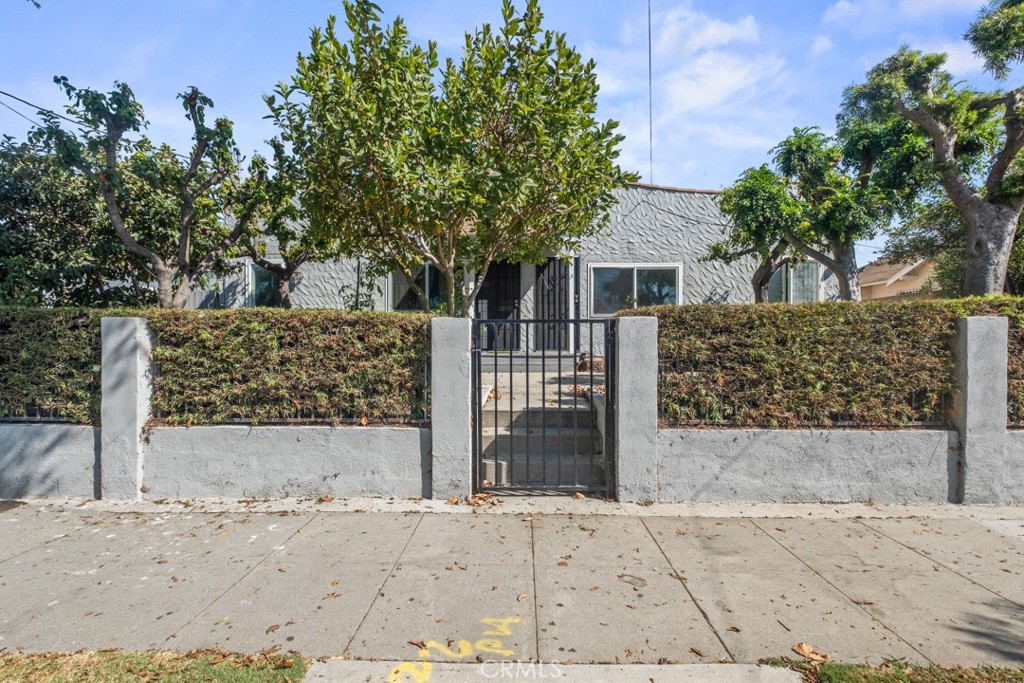 221 W Hillcrest Boulevard, Inglewood, CA 90301 — photo 1