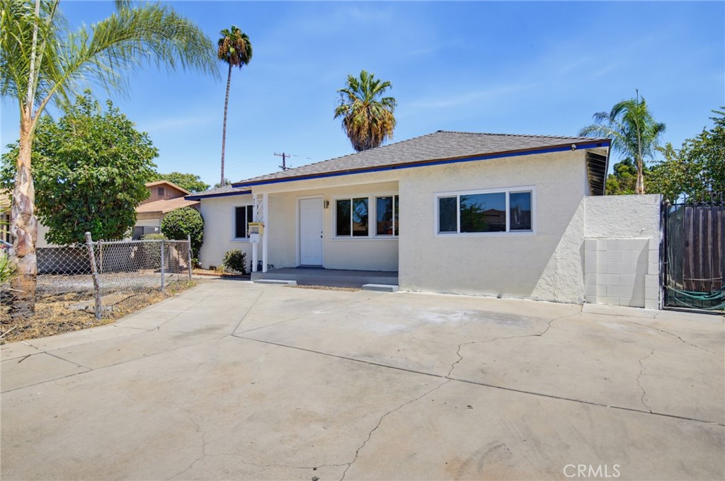 570 N East End Avenue, Pomona, CA 91767 — photo 1