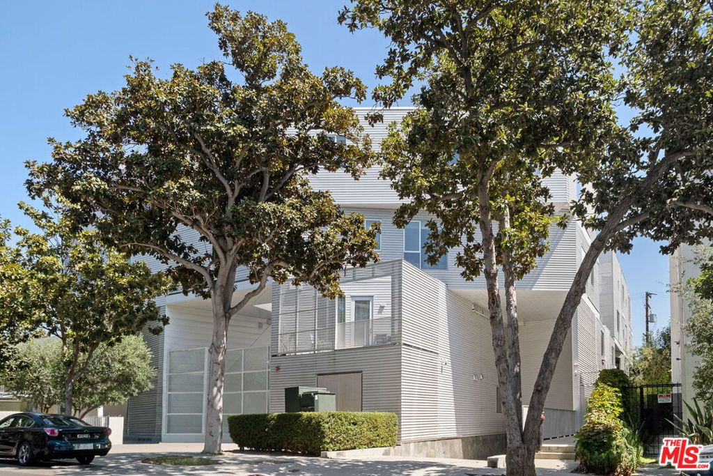1030 N Kings Road 201, West Hollywood, CA 90069 — photo 1