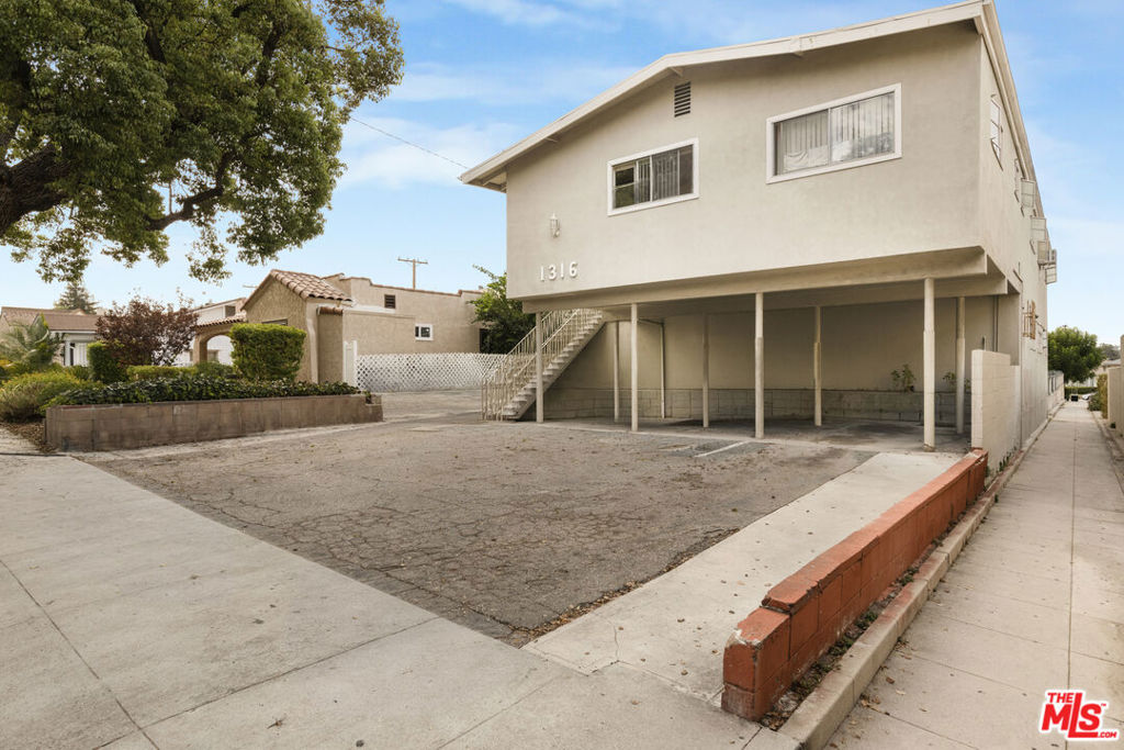 1316 Barrington Way, Glendale, CA 91206 — photo 1